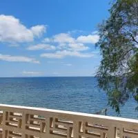 Fotis beach apartment at Komi, hotel en Kómi