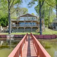 Pet-Friendly Lexington Vacation Rental on Lake!, Hotel in Lexington