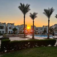 Homie 1- master bedroom, pool and garden view in Sharm el Sheikh