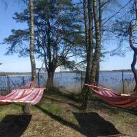Linia brzegowa prywatny pomost własny kajak hamaki grill ognisko kominek w domu taras Domek dla 6 osób nad samą wodą BRZÓZKI 1, hotel di Barkowice