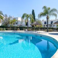 Lovely Apartment in Albufeira 2BD 250m Beach Ocean view and AC Wi-Fi Pool, hotel in Arrifes Beach, Albufeira