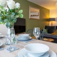 Stylish 2 bedroom, 2 bathroom with Sky TV, Free Parking and WiFi By HP Accommodation