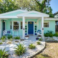 Dreamy Palm Harbor Cottage, Steps to Crystal Beach, hotel in Palm Harbor