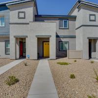 Inviting Henderson Townhome with Community Pool!, hotel poblíž Henderson Executive Airport - HSH, Las Vegas
