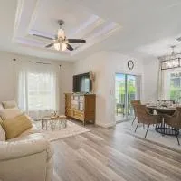 Sunny Coastal,3 BD, 2 BA, King Master Suite, Close to Ocean, Golfing , Fishing, מלון בRotonda West