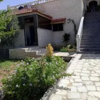 family studio، فندق في وادي موسى