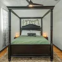 Circle Overlook-Downtown Apartment Stay, хотел в Себринг