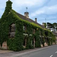 The Wheatsheaf Inn, готель у місті Бортон-он-те-Вотер