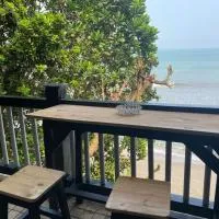 ocean view studio room by hello beach, ξενοδοχείο σε Sukarame