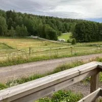 Asplunda Gård, Kolmården, stuga 5, hotel a Kolmården