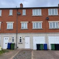 Spacious 8 bed house in central Grimsby