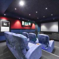 ZenLux: 4BR Bayview Mansion Infinity Pool + Cinema، فندق في Bayview، Stuart Park