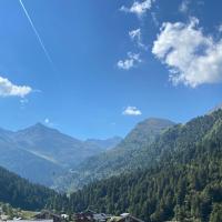 Chalet Olympie, Appartement avec balcon et vue montagne, ski aux pieds, Méribel-Mottaret, hôtel à Méribel (Méribel-Mottaret)