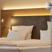 Moselhotel Weinhaus Simon `Sauna`Restaurant`ELadesäule, hotel em Wintrich