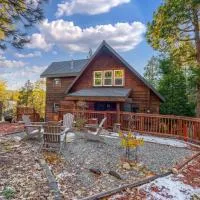 Cozy Cabin Retreat with Hot Tub-Fire Pit-AC-Games-EV-BBQ, hotel v destinaci Lake Arrowhead