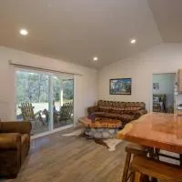 Cozy Cub Cabin, brand new home near Yosemite, hotel en Mariposa