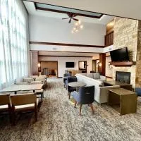 Staybridge Suites Milwaukee West-Oconomowoc by IHG, hotel di Oconomowoc