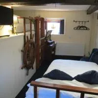 Blue Cabin Bridge Stores, hotel a Fritton