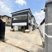 CampDavid Luxury Apartments Ajao Estate Airport Road Lagos 0 8 1 4 0 0 1 3 1 2 5, hotel u gradu 'Lagos'