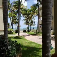 1st Level Unit Steps to Beach- Cold Air Conditioner at Poza del Mar Luquillo, hotel en Luquillo