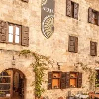 April Luxury Suites - Adults Only