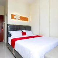 RedDoorz Plus at Komplek ABC Batu Aji Batam، فندق في Kubuk