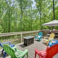 ‘The Lake Place’ Cabin w/ Golf Cart & Free Kayaks!, hotel em Lavonia