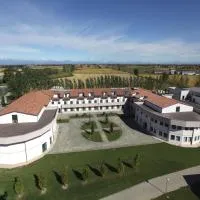 Hotel Novarello โรงแรมในGranozzo con Monticello