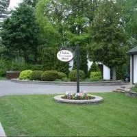 Chalet Beaconsfield Motel, hotel in Beaconsfield