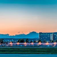 Fairmont Vancouver Airport In-Terminal Hotel, hotel near Vancouver International Airport - YVR, Richmond