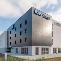 a building with the words jobs residence on it at Ibis Budget Mont De Marsan, Mont-de-Marsan