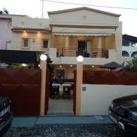 VILLA AVATOS 1 - Near to the port of Rafina and the airport of Athens, khách sạn ở Áyios Spirídhon