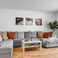 Uppsala Large family home beside forest, hotell Uppsalas