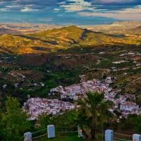 Cerro de Hijar, hotel i Tolox