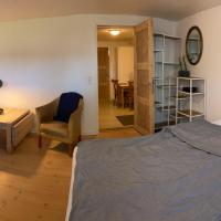 Værelse med eget køkken og bad, hotel near Esbjerg Airport - EBJ, Esbjerg