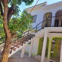 Mango tree Oasis, хотел в Трежър Бийч