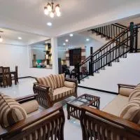 Highway Twin Home East wing, hotel v destinaci Kadawata