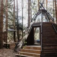 CallTipi glass house, hótel í Kalgriaužiai