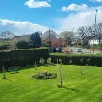 Spacious self contained flat in superb location, hotel en Lymington