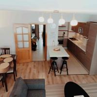 Cozy 2 bedroom apartment - metro Montgomery, hotel in: Etterbeek, Brussel