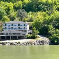 Villa Adam, hotel u gradu 'Bahna'