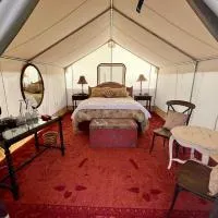 Cosmo Glamping Tent at Zenzen Gardens, hotel di Paonia