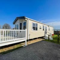 6 Berth Caravan At California Cliffs With Decking In Scratby Ref 50015kc