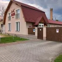 Kata Panzió โรงแรมในOroszlány