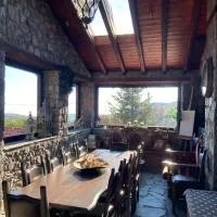 Blessings Chalet στον Παλαιό Άγιο Αθανάσιο με Τζάκι, Barbeque, μεγάλη αυλή και υπέροχη θέα, hotel in Palaios Agios Athanasios