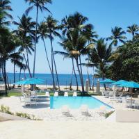 3 bedroom, front of the beach and pool