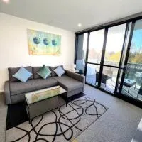 Fab in Phillip - 2bd 2bth Apt - Close to CBR Hospital، فندق في Phillip