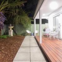 Beautiful Pet Friendly 1BR Cottage with Patio, hotell i North Perth, Perth