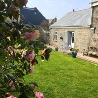 Spacious flat St Ives former farmhouse, parking