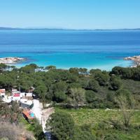 Stylish Maisonette with 3 Bedrooms in Vourvourou, Greece, Hotel in Vourvourou